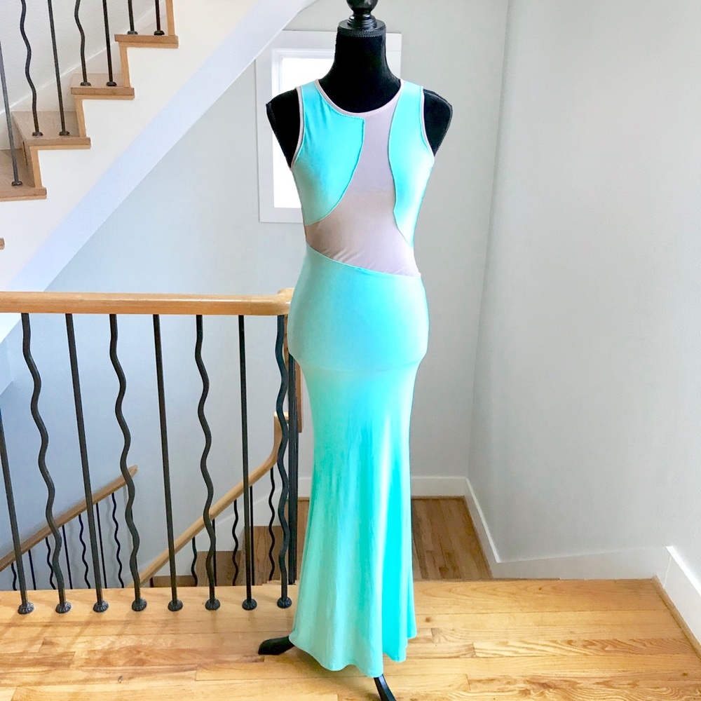 GODDESS MAXI DRESS - Picture 6 of 7
